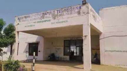 దుబ్బాక: దుబ్బాక మండలం హబ్సిపూర్ మహాత్మ జ్యోతిబాపూలే బీసీ గురుకుల పాఠశాల విద్యార్థి ఆత్మహత్యాయత్నం