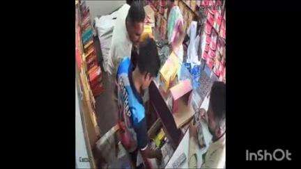 நெமிலி: பணப்பாக்கத்தில் சிறுவனின் கவனத்தை திசை திருப்பி பணத்தை கொள்ளை அடித்த வட மாநில இளைஞர்கள் சிசிடிவி கேமரா காட்சிகள் வைரல்