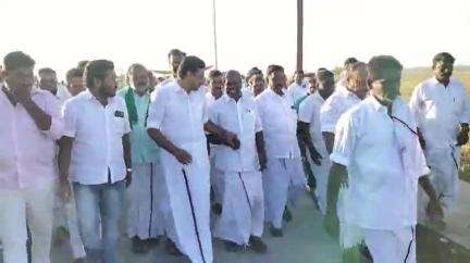 திருவையாறு: மாட்டு வண்டி எல்கை பந்தயம் முதலமைச்சரின் பிறந்த நாளையொட்டி கண்டியூர் புறவழிச்சாலையில் நடைபெற்றது