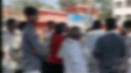 औराई: औराई थाना क्षेत्र के एक गांव में दो युवकों ने युवती के साथ दुर्व्यवहार और दुष्कर्म का प्रयास किया