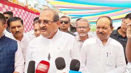 पारनेर: पालकमंत्री राधाकृष्ण विखे पाटील यांनी खासदार निलेश लंके यांच्या वक्तव्यावरती प्रतिक्रिया दिली