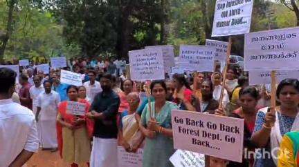 കോതമംഗലം: പഴയ ആലുവ-മൂന്നാർ റോഡ് തുറക്കണമെന്ന് ആവശ്യപ്പെട്ട് പൂയംകുട്ടി സിറ്റിയിൽ ചേർന്ന യോഗം ഡീൻ കുര്യാക്കോസ് എംപി ഉദ്ഘാടനം ചെയ്തു