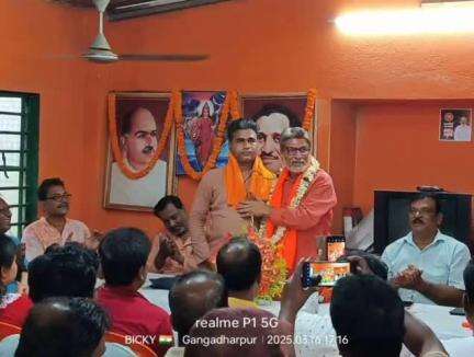 পাঁচলা: পাঁচলার গঙ্গাধরপুরে বুথ সভাপতি এবং জেলা সভাপতি কে সংবর্ধনা অনুষ্ঠান পাঁচলা 2 নম্বর মন্ডল বিজেপির পক্ষ থেকে