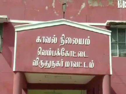 வெம்பக்கோட்டை: செல்லையாபுரத்தில் இருசக்கர வாகனத்தில் மீது லாரி மோதியதில் இருசக்கர வாகனத்தில் வந்த முதியவர் படுகாயம்