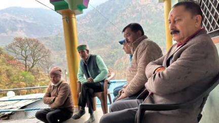 भटवाड़ी: पूर्व विधायक गंगोत्री ने औंगी, मनेरी, नेताला आदि गांवों में भ्रमण कर ग्रामीणों से की मुलाकात