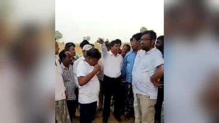 খড়গ্রাম: দিনভর সাধারণ মানুষের পাশে দাঁড়াতে দেখা গেল খড়গ্রামের বিধায়কে