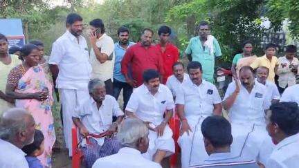 இலுப்பூர்: பணம்பட்டியில் ADMK  பூத் கமிட்டி அமைப்பது தொடர்பான ஆலோசனை கூட்டம் Ex அமைச்சர் விஜயபாஸ்கர் தலைமையில் நடந்தது