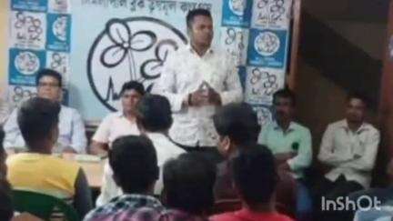 সীমলাপাল: ভুতুড়ে ভোটার চিহ্নিতকরণ ও ভোটার তালিকা সংশোধনের বিষয় নিয়ে সিমলাপাল ব্লক তৃণমূল কার্যালয়ে আলোচনা সভা হলো তৃণমূলের