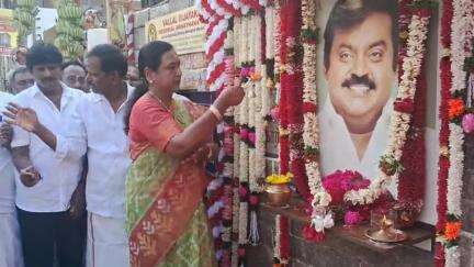 மாம்பலம்: பிரேமலதா விஜயகாந்தின் 56வது பிறந்தநாள் விழா- சாலிகிராமத்தில் விஜயகாந்த் படம் முன்பு மனமுருகி வேண்டிய பிரேமலதா