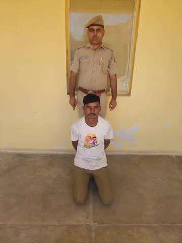 #Balotra: 2000₹ का ईनामी अपराधी दीना उर्फ दिनेश गिरफ्तार।

पुलिस वृत सिवाना की टाॅप-10 सूची में था शामिल।

नाबालिग का अपहरण व दुष्कर्म करने वगैरा प्रकरण में था फ