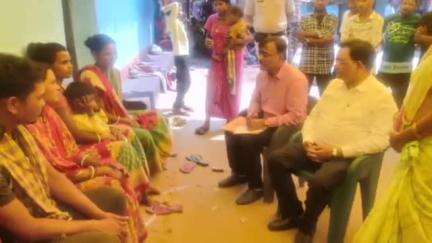 जगन्नाथपुर: गीतिलपि गांव में दुर्घटना के पीड़ितों से मिले जिला विधिक सेवा प्राधिकार के सचिव और राज्य बाल आयोग के सदस्य