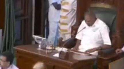 வேதாரண்யம்: சட்டமன்ற கூட்டத்தொடரில்  துளசியாப்பட்டினத்தில் ஔவையார் அறிவுக்களஞ்சி யம் அமைப்பு தொடர்பாக நடைபெற்ற காரசார விவாதம்