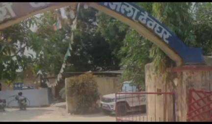 करौं: साइबर अपराधियों को गिरफ्तार करने गई पुलिस टीम पर हमला, आरोपियों को छुड़ाने के प्रयास में 40 नामजद और 200 अज्ञात के खिलाफ मामला दर्ज