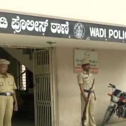 ಚಿತ್ತಾಪುರ: ವಾಡಿ ಪೊಲೀಸ್ ಠಾಣೆಯಲ್ಲಿ ಪೊಲೀಸರ ಜೂಜಾಟ ವಿಡಿಯೋ ಹಲವು ತಿಂಗಳ ಹಳೆಯದ್ದು, ಪತ್ರಿಕಾ ಪ್ರಕಟಣೆ ಮೂಲಕ ಸಚಿವ ಪ್ರಿಯಾಂಕ್ ಖರ್ಗೆ ಹೇಳಿಕೆ