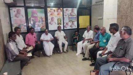 பெரியகுளம்: பெரியகுளம் வியாபாரிகள் சங்க அலுவலகத்தில்  பெரியகுளம் மக்கள் நல சங்கம் சார்பில் ஆலோசனைக் கூட்டம்