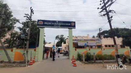 சீர்காழி: அல்லிவிளாகம் கிராமத்தில் பள்ளி சென்ற 12 ம் வகுப்பு மாணவியை வெறி நாய் கடித்து குதறி படுகாயம் அரசு மருத்துவமனையில் சிகிச்சை