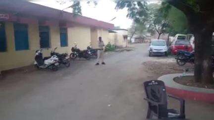 मनगवां: हत्या के आरोपी का खुलेआम घूमना, पुलिस नहीं पकड़ रही