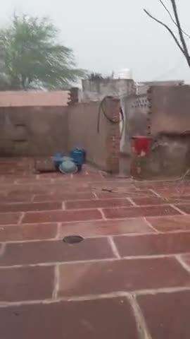 mudiya Gaon Mein Barsat Ke ke sath. ole