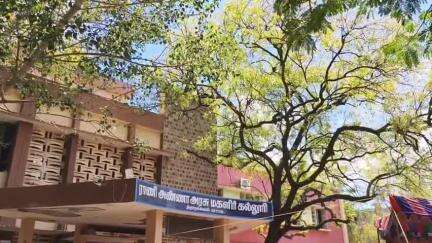 மானூர்: காந்திநகர் ராணி அண்ணா அரசு மகளிர்  கல்லூரியில் 39 வது பட்டமளிப்பு விழா கூடன்குளம் அணு உலை துணை  மேலாளர் பட்டங்களை வழங்கினார்
