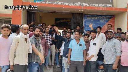 हाटपिपल्या: कृषि उपज मंडी हाटपिपल्या में किसानों को आ रही विभिन्न समस्याओ को लेकर श्री राजपूत क्षत्रिय संघ ने दिया ज्ञापन