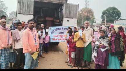 मयूरहंड: चलंत लोक अदालत और विधिक जागरूकता वाहन मयूरहंड पहुंचा