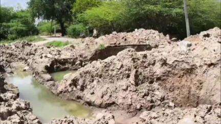 திருவாடனை: பான்டுகுடி மங்கலகுடி சாலை சீரமைக்கப்படாததால் பள்ளிக்கு குழந்தைகளை அனுப்பாத பெற்றோர்கள் #localissue