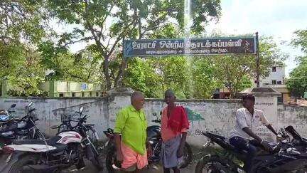 நிலக்கோட்டை: பழைய வத்தலகுண்டு பள்ளி மாணவர்களை காரில் கடத்திச் செல்வதாக ஆசிரியர்கள் புகாரால் பரபரப்பு