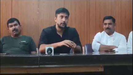 ಕುಂದಗೋಳ: ಕುಂದಗೋಳದಲ್ಲಿ ಸಮಾನತೆ ಸಭೆ ನಡೆಸಿದ ನಟ ಚೇತನ್