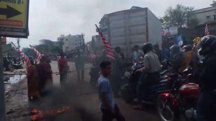 Ranchi ke loha dih me jam kiya gaya road