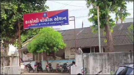 સિધ્ધપુર: હીશોર ગામે E-FIR મોબાઇલ ચોરીના ગુન્હાના આરોપીને મુદામાલના મોબાઇલ સાથે પકડી પાડી અનડીટેક્ટ ગુન્હો શોધી કાઢતી કાકોશી પોલીસ