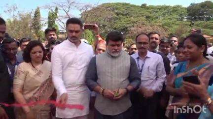 दापोली: दापोली येथे पालकमंत्री उदय सामंत यांनी केले सरस प्रदर्शनाचे उद्घाटन; बचत गटांना उत्पादनांचा दर्जा उत्तम ठेवण्याचे आवाहन