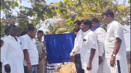 ಶೋರಾಪುರ: ಚಿತ್ತಾಪುರ: ಗೌಡಗೇರಾ ಗ್ರಾಮದಲ್ಲಿ ಅಂಬೇಡ್ಕರ್ ನಾಮಫಲಕ ಅನಾವರಣಗೊಳಿಸಿದ ಎಸ್‌ಪಿ ಪೃಥ್ವಿಕ್ ಶಂಕರ್