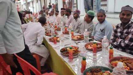 इमामगंज: सलैया में दावत-ए-इफ्तार पार्टी में पहुंचे बिहार सरकार के मंत्री डॉ. संतोष कुमार सुमन, दिया भाईचारा का संदेश