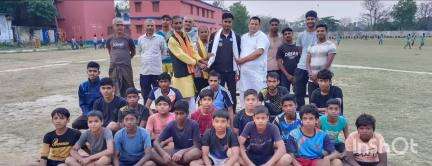 मटिहानी: मटिहानी उच्च विद्यालय में कबड्डी खिलाड़ी को कांग्रेस प्रदेश कार्य समिति सदस्य ने सम्मानित किया