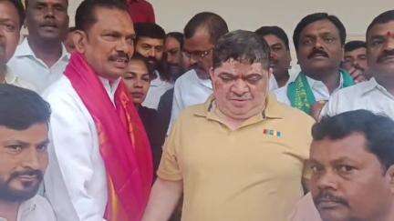 గజ్వేల్: కాంగ్రెస్ జిల్లా అధ్యక్షుడు చేస్తున్న పాదయాత్రకు సంఘీభావం తెలిపిన మంత్రి పొన్నం ప్రభాకర్