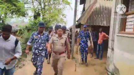কোতুলপুর: শাহানা রঘুনাথপুর দক্ষিণপাড়ায় পুকুর সংস্কারকে কেন্দ্র করে সংঘর্ষ, ভাইয়ের গায়ে পেট্রল ঢেলে আগুন ধরিয়ে দেওয়ার অভিযোগ
