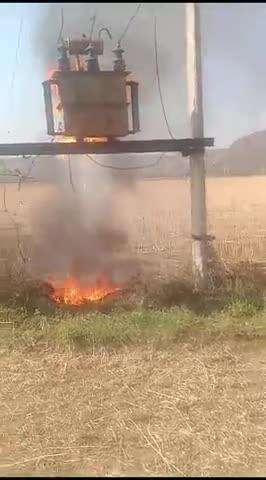 बयाना तहसील के ग्राम पंचायत गाजीपुर में एक ट्रांसफर में आग लगने के कारण खेत में लगी आग लच्छीso/बीरबल गाज़ीपुर#@####


#