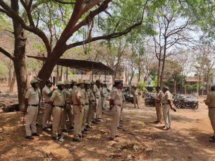 ಗುಳೇದಗುಡ್ಡ: ಶೋಭಾಯಾತ್ರೆ ಹಿನ್ನೆಲೆ,ಪಟ್ಟಣದಲ್ಲಿ ಬಿಗಿ ಪೊಲೀಸ್ ಬಂದೋಬಸ್ತ್