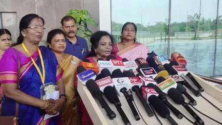 திருச்சி கிழக்கு: தமிழக அரசு மது கடைகளை வைத்து ஊழல் செய்து வருகிறது -திருச்சி விமான நிலையத்தில் தமிழிசை சௌந்தர்ராஜன் பேட்டி