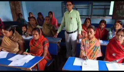 करौं: करौ प्रखंड में रविवार दोपहर 12 बजे उल्लास नवभारत साक्षरता कार्यक्रम के तहत मूल्यांकन परीक्षा आयोजित की गई, जिसमें 19