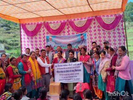 गरुड़: ग्राम पंचायत लौबांज कौलाग में विधायक निधि से सामूहिक बर्तन वितरण कार्यक्रम हुआ आयोजित