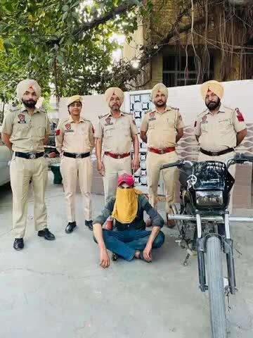 ਮਲੇਰਕੋਟਲਾ: ਮਲੇਰਕੋਟਲਾ ਦੀ ਸਿਟੀ ਥਾਣਾ ਟੂ ਦੀ ਪੁਲਿਸ ਨੇ ਇੱਕ ਵਿਅਕਤੀ ਨੂੰ ਚੋਰੀ ਦੇ ਮੋਟਰਸਾਈਕਲ ਸਮੇਤ ਕਾਬੂ ਕੀਤਾ ਹੈ