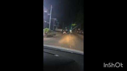 പൊന്നാനി: എടപ്പാളില്‍ ലഹരി സംഘം വടിവാള്‍ കാണിച്ച് ഭീഷണിപ്പെടുത്തി ബൈക്കില്‍ തട്ടിക്കൊണ്ട് പോയി യുവാവിനെ മര്‍ദ്ദിച്ചതായി പരാതി