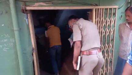 উলুবেড়িয়া ১: বন্ধ ফ্লাট থেকে উদ্ধার এক বৃদ্ধার মৃতদেহ উলুবেরিয়া নোনা এলাকায়
