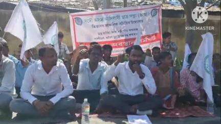 তিতাবৰ: বাগিচা অঞ্চলত অবৈধ চুলাই মদৰ ৰমৰমীয়া বেহাক লৈ আবকাৰী বিভাগৰ নিৰ্লিপ্ত ভূমিকাৰ বিৰুদ্ধে তিতাবৰত আছাৰ প্ৰতিবাদ