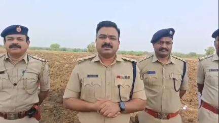 ಮುದ್ದೇಬಿಹಾಳ: ಗಂಡ-ಹೆಂಡತಿ ಸಾವಿನ ಬಗ್ಗೆ ತನಿಖೆ ನಡೆಯುತ್ತಿದೆ: ಪಟ್ಟಣ ಹೊರಭಾಗದಲ್ಲಿ ಎಸ್ಪಿ ಲಕ್ಷ್ಮಣ್ ನಿಂಬರಗಿ