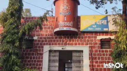 बाड़ी: नगर स्थित पेट्रोल पंप के पास कार की टक्कर से अनियंत्रित होकर पलटा पिकअप वाहन, दो लोग हुए घायल