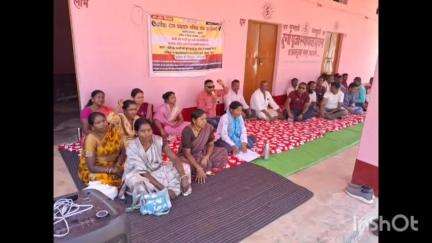 सामरी कुसमी: दुर्गा चौक में पंचायत सचिव संघ का धरना जारी, शासकीयकरण की मांग को लेकर कर रहे हैं प्रदर्शन