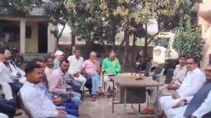 गम्हरिया: थाना परिसर में ईद और रामनवमी को लेकर शांति समिति की बैठक हुई