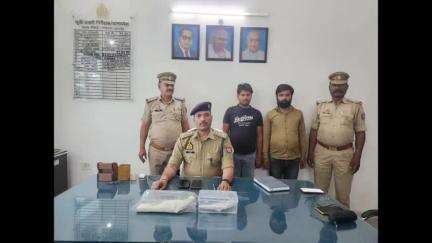 सैफई: सैफई थाना पुलिस ने दो अभियुक्तों को किया गिरफ्तार, कब्जे से बरामद हुई एक मोटरसाइकिल, दो तमंचे और चार जिंदा कारतूस